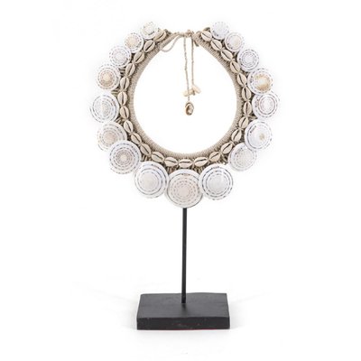 Sculpture collier coquilles corde naturel DECORATION D’AUTREFOIS
