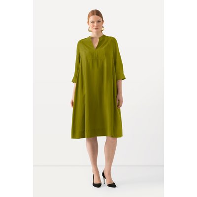 Robe midi dans un tissu texturé. ULLA POPKEN