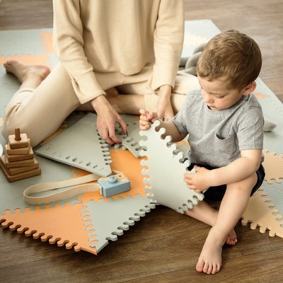 Tapis de jeu mousse à assembler TRIANGLES HAKUNA MATTE