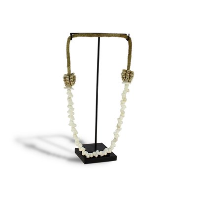 Collier en coquillages avec socle en métal NOW'S HOME