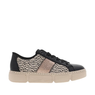 Tennis noires avec un talon plateau et pourvues de lacets noirs RIEKER