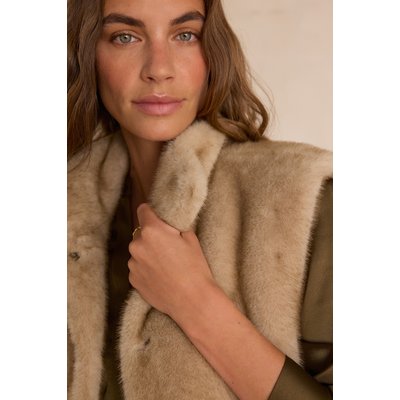 Gilet sans manches duveteux SUZANNE Maison 123