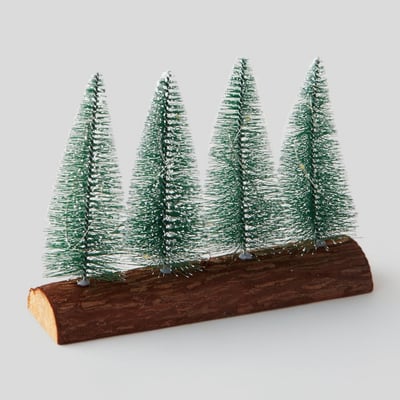 4 sapins LED sur socle en bois MONOPRIX
