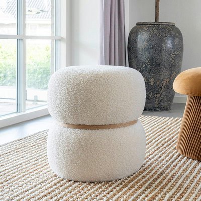 Pouf de salon blanc tissu bouclette avec cerclage bois BRUGES PIER IMPORT