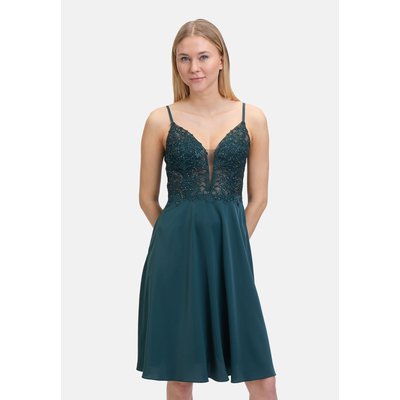 Robe de soirée à broderies VERA MONT