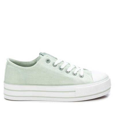 Chaussures de sport fabriqué en toile avec fermeture à lacets. REFRESH