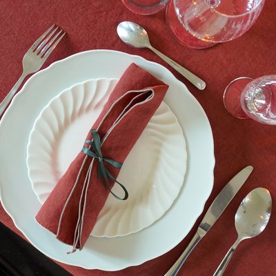 Lot de 2 serviettes de table en lin lavé, AUTOUR DU LIN BLANC CERISE