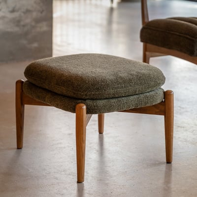 Fairfield Mid-Century Boucle Footstool ÉDITÉ