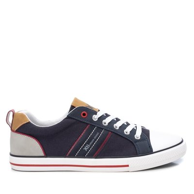 Les chaussures de sport fabriqué en matière textile XTI