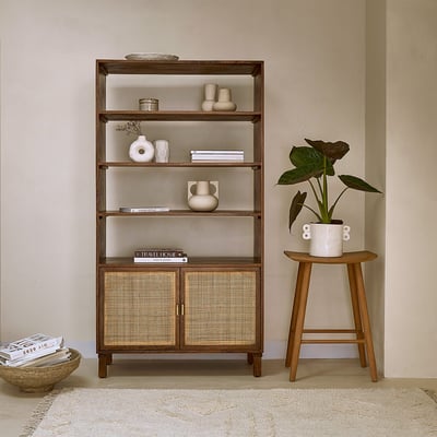 Bibliothèque en bois de manguier et cannage  RAPHAEL BERAH GETAH