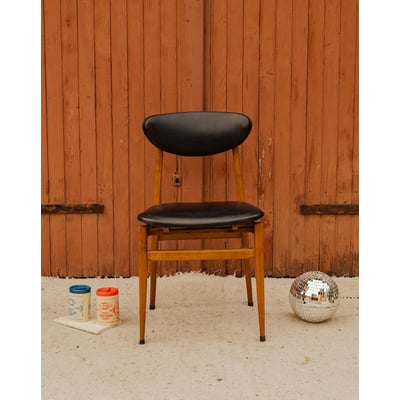 Chaise en bois et cuir noir Alma N°2076 - Bon état DEBONGOUT