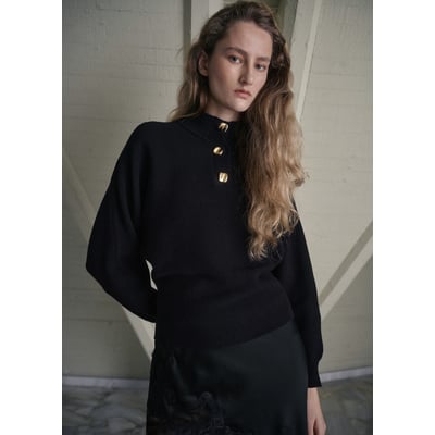 Pull à col montant avec boutons bijoux MANGO