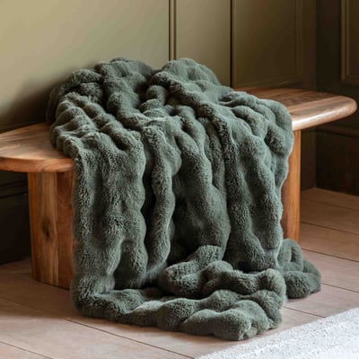 Marshmallow Rabbit Faux Fur Throw ÉDITÉ