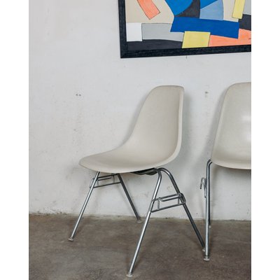 Lot de 4 chaises Eames Diana N°246 - Bon état DEBONGOUT