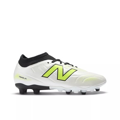 TEKELA TEAM LOW LACED JNR FG V5. NEW BALANCE