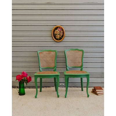 Paire de chaises en bois vert Claude N°1654 - Bon état DEBONGOUT