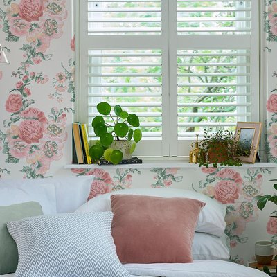 Papier peint fleuri Roses Hollyhocks Coral LAURA ASHLEY