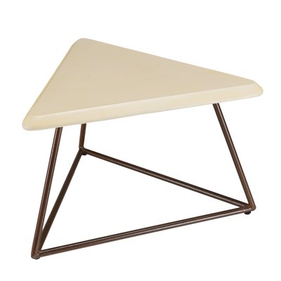 Bout de canapé plateau triangulaire en béton beige BRASILIA PIER IMPORT