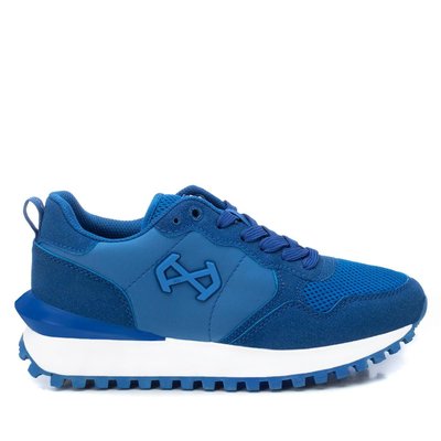 Les chaussures de sport fabriqué en matière textile XTI