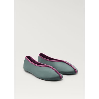 Ballerine satinée avec passepoil contrastant MANGO