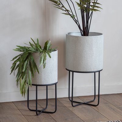 Set of 2 White Metal Planters SO'HOME