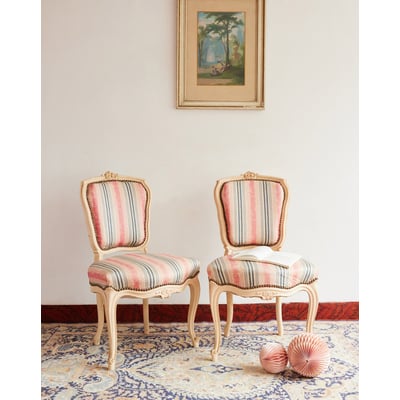 Paire de chaises style Louis XVI en bois Claude N°1691 - Bon état DEBONGOUT