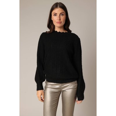 Pull en maille côtelée au toucher duveteux
 CARTY DEELUXE