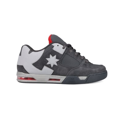 Chaussures en cuir. DC SHOES