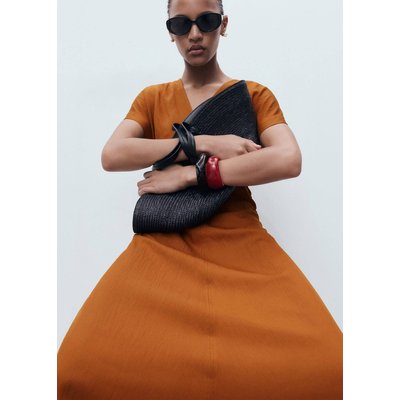 Robe midi froncée sur les côtés MANGO