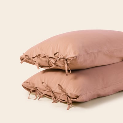 Lot De 2 Taies D'Oreiller en Satin de coton lavé uni à nouettes SATHEENE MADURA