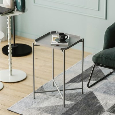 Petite table d’appoint grise carrée, pieds croisés SFAX PIER IMPORT