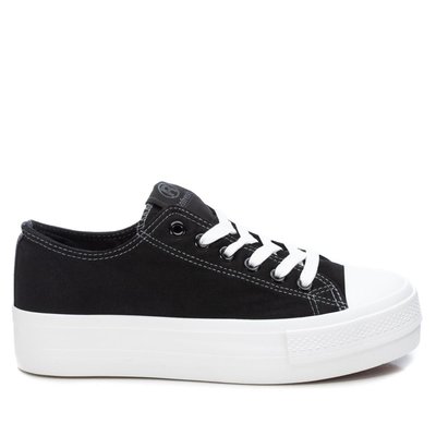 Chaussures de sport fabriqué en toile avec fermeture à lacets. REFRESH