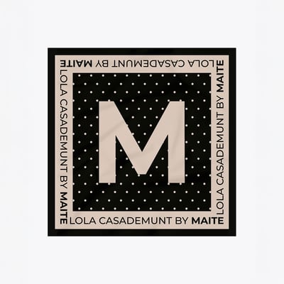 Foulard carré en satin à pois LOLA CASADEMUNT
