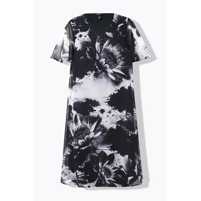 Robe à effet superposition. Décolleté V et ULLA POPKEN
