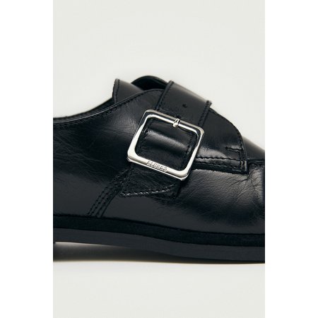 Comment porter les mocassins pour un look féminin et tendance ?