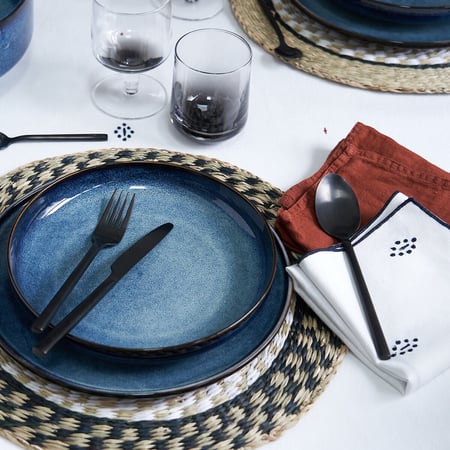 Vaisselle en grès ou céramique : la tendance Wabi-Sabi à table