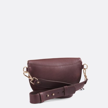 Comment porter le sac banane pour un style chic et moderne ?