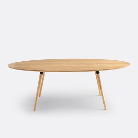 La table ovale est-elle la forme idéale pour votre intérieur ?