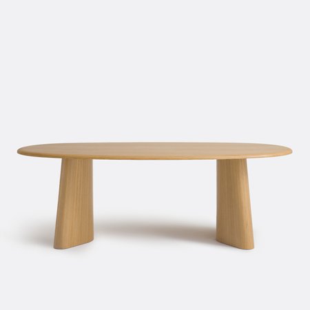 La table ovale est-elle la forme idéale pour votre intérieur ?