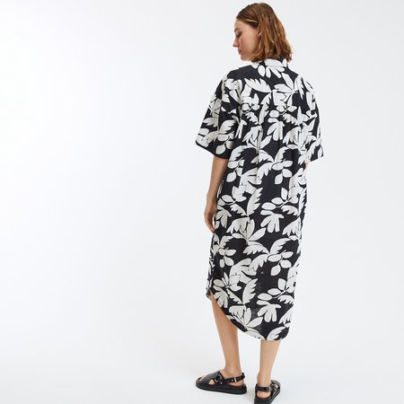 Comment porter la robe longue pour une allure chic et décontractée ?