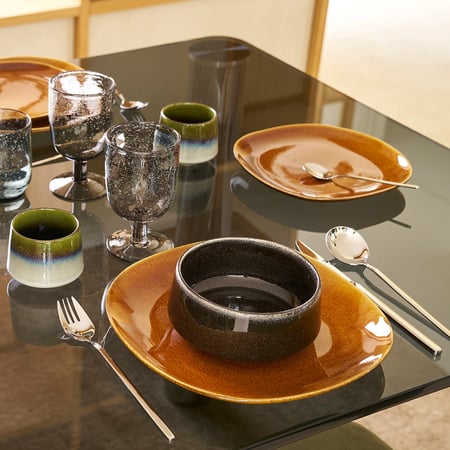 Vaisselle en grès ou céramique : la tendance Wabi-Sabi à table