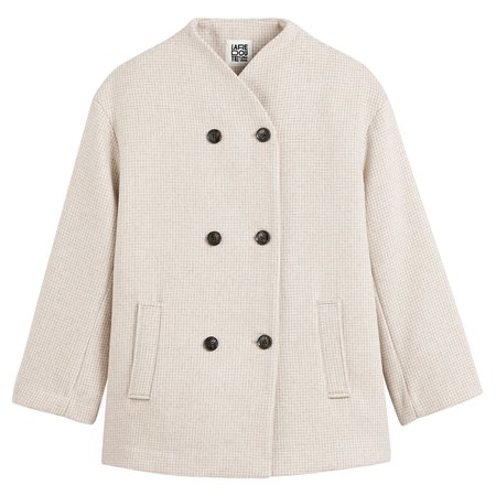 De geruite jas voor dames: een klassiek patroon in een modern jasje