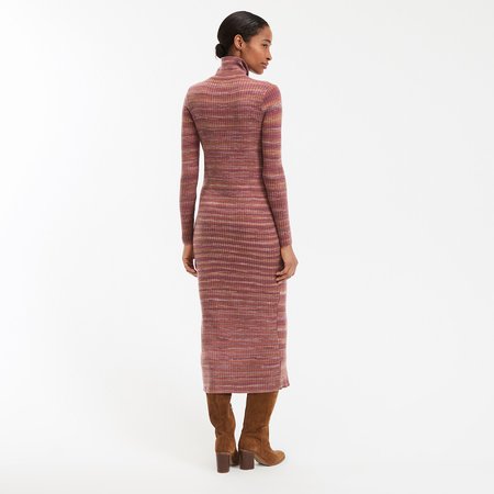 Een lange winter jurk: hoe blijf je elegant en warm?