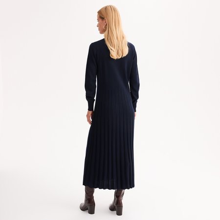 Een lange winter jurk: hoe blijf je elegant en warm?