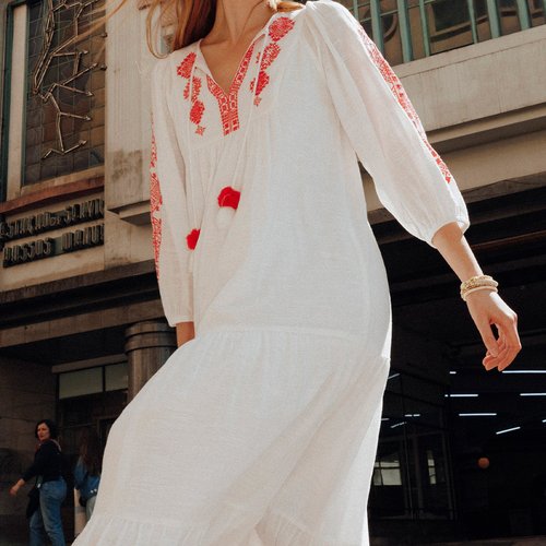 Longue robe brodee