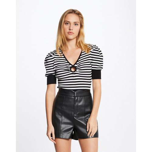 Short white jumper top