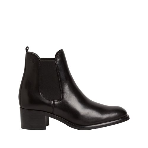 Black leather heeled chelsea boots clearance