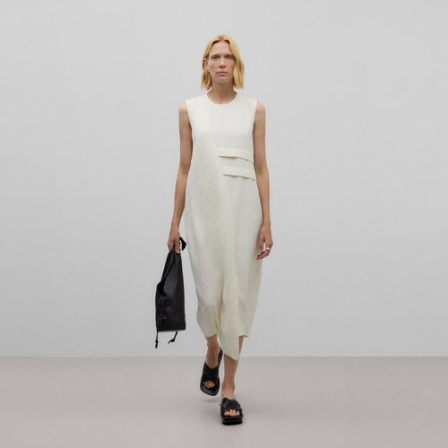 Robe bas asymetrique sans manches