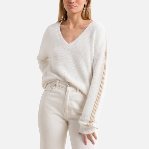 Fluffy v neck jumper deals