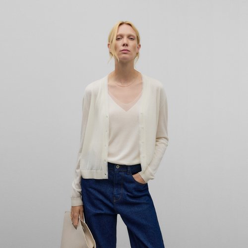Vetements en bonneterie de laine et de soie pour femmes et hommes